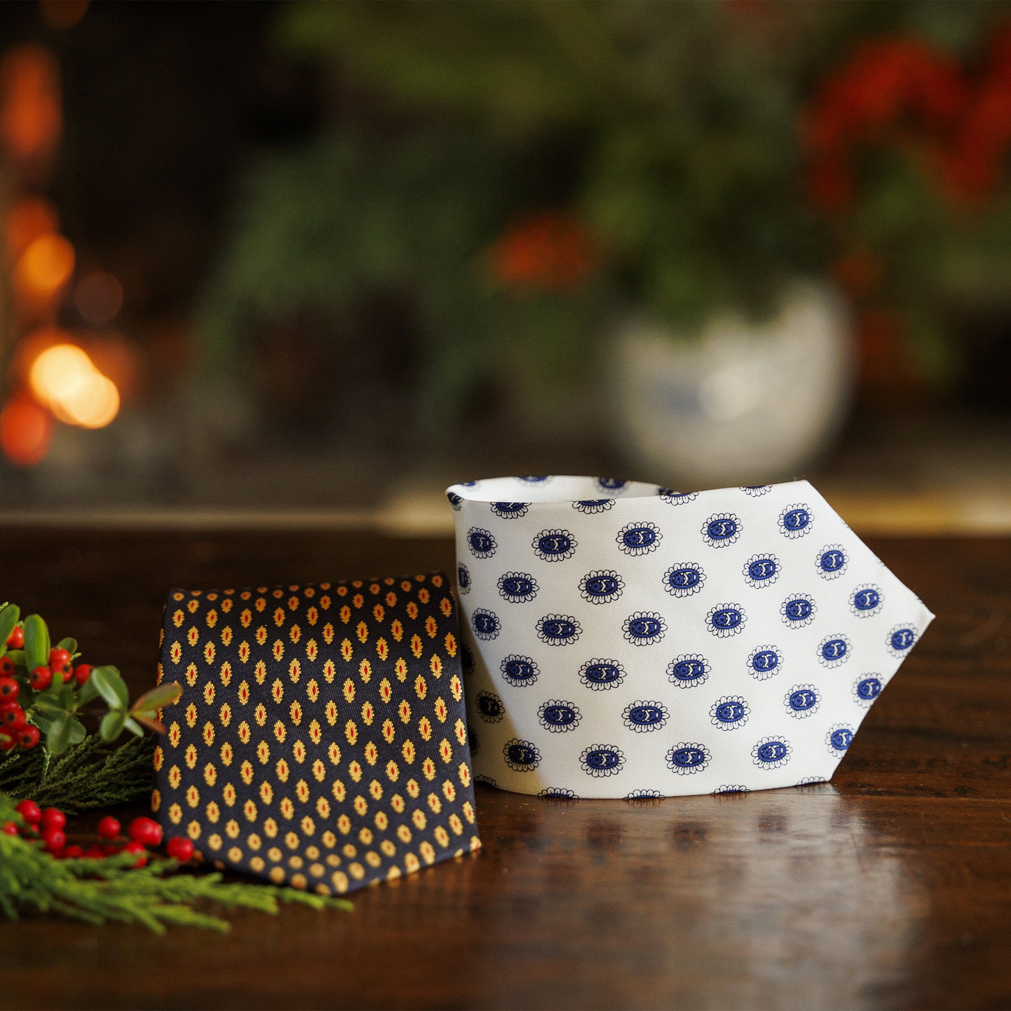 CRAVATE SOIE Médaillon blanc