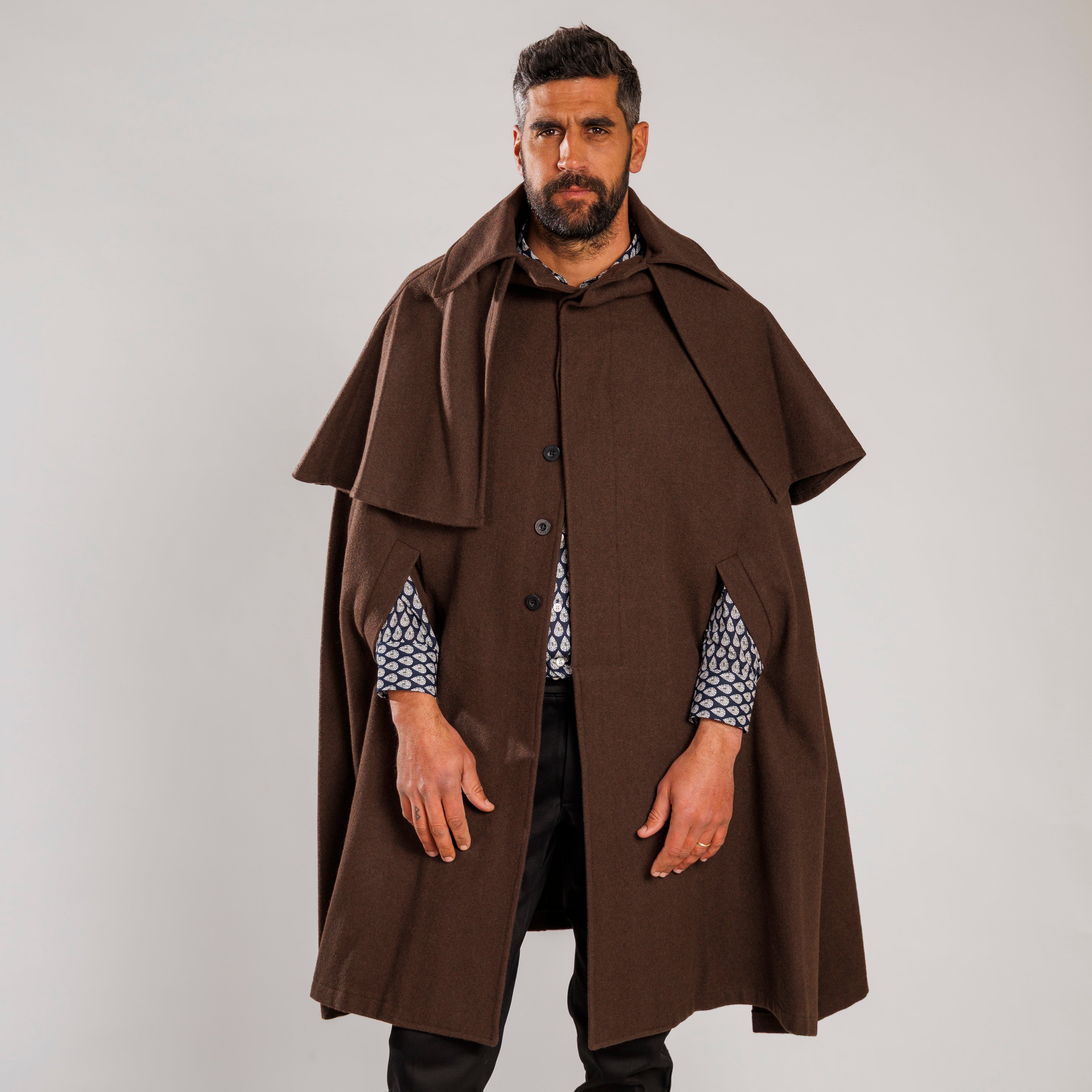 Cape de Berger laine coloris chataigne sans capuche