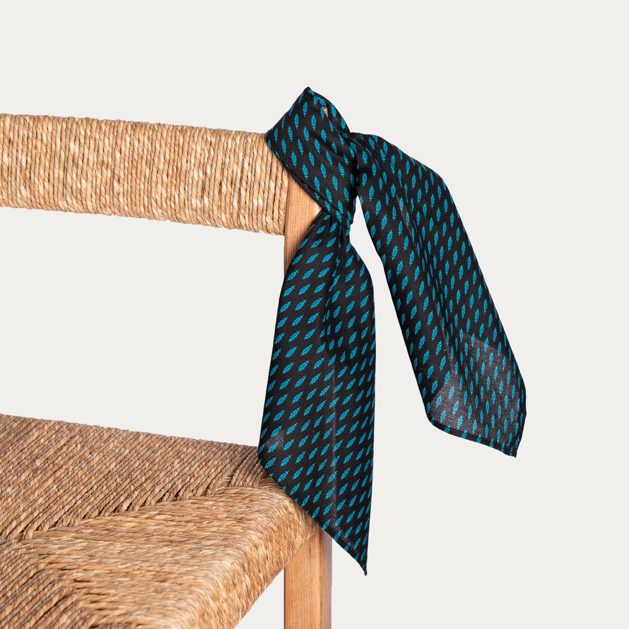 FEATHER BANDANA BLACK ELECTRIC BLUE