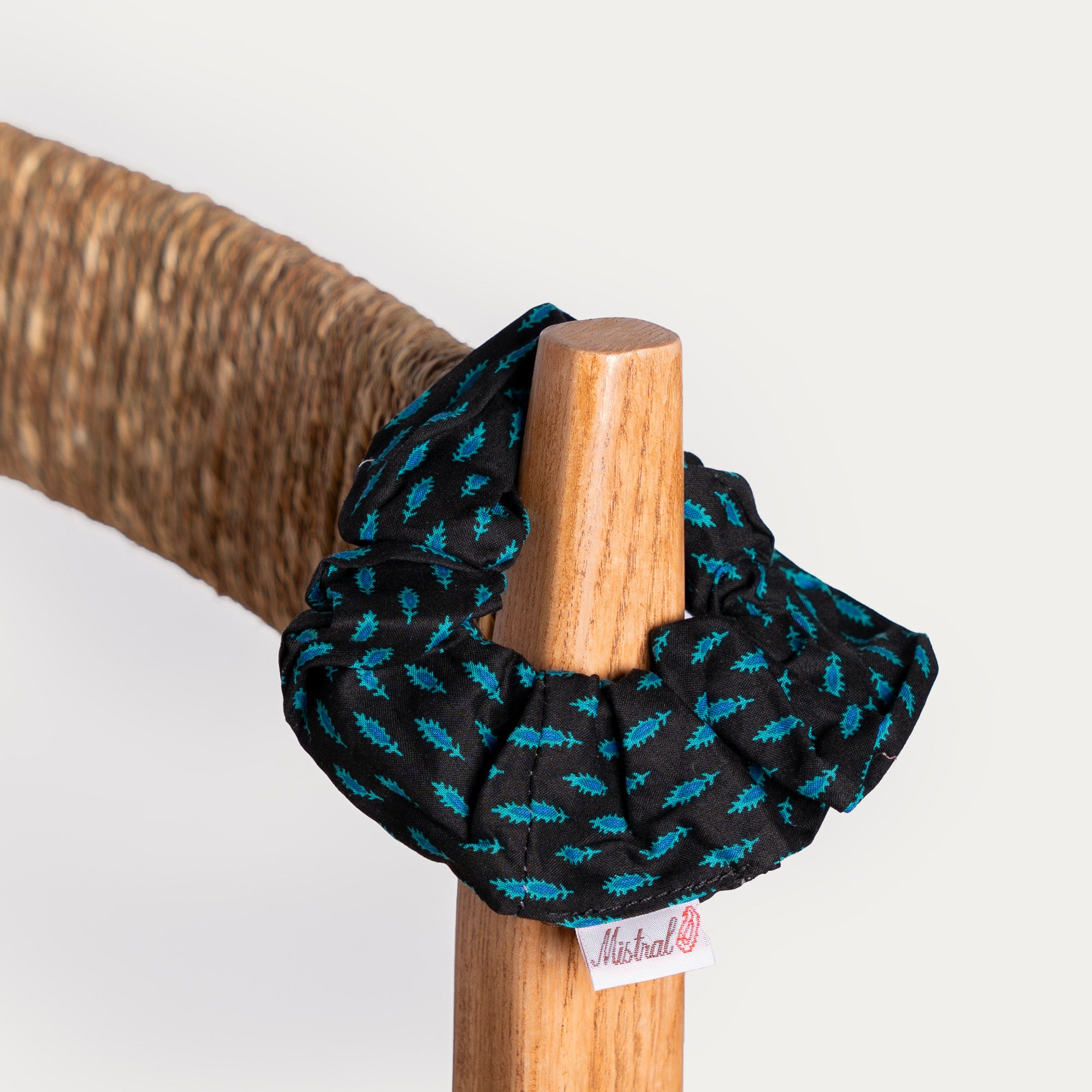 BLACK ELECTRIC BLUE FEATHER SCHOUCHOU