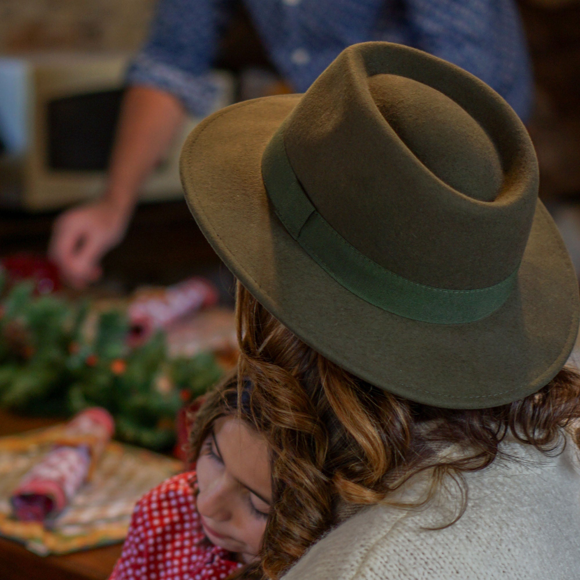 KHAKI CASHMERE HAT