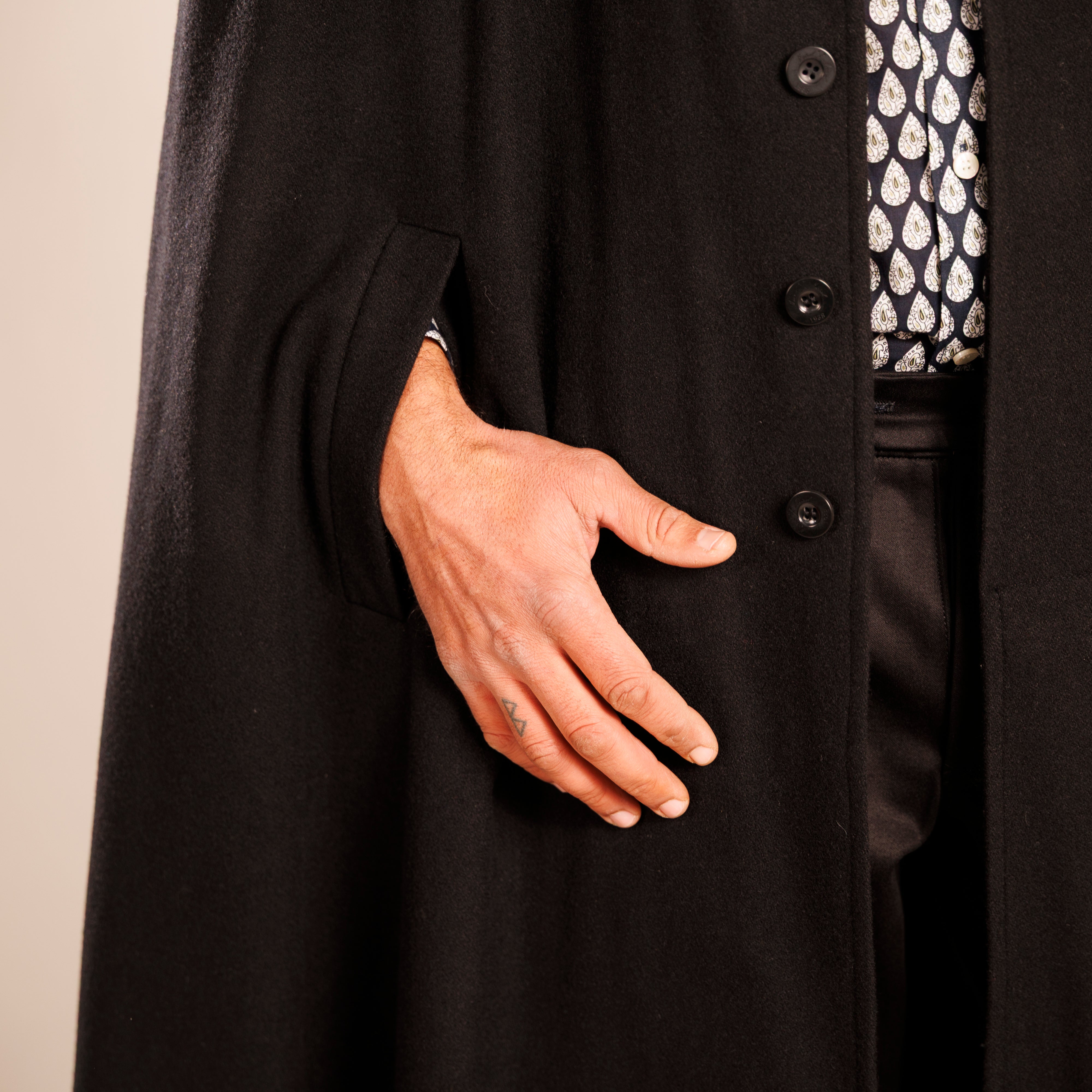 CAPE DE BERGER CAPUCHE Noir