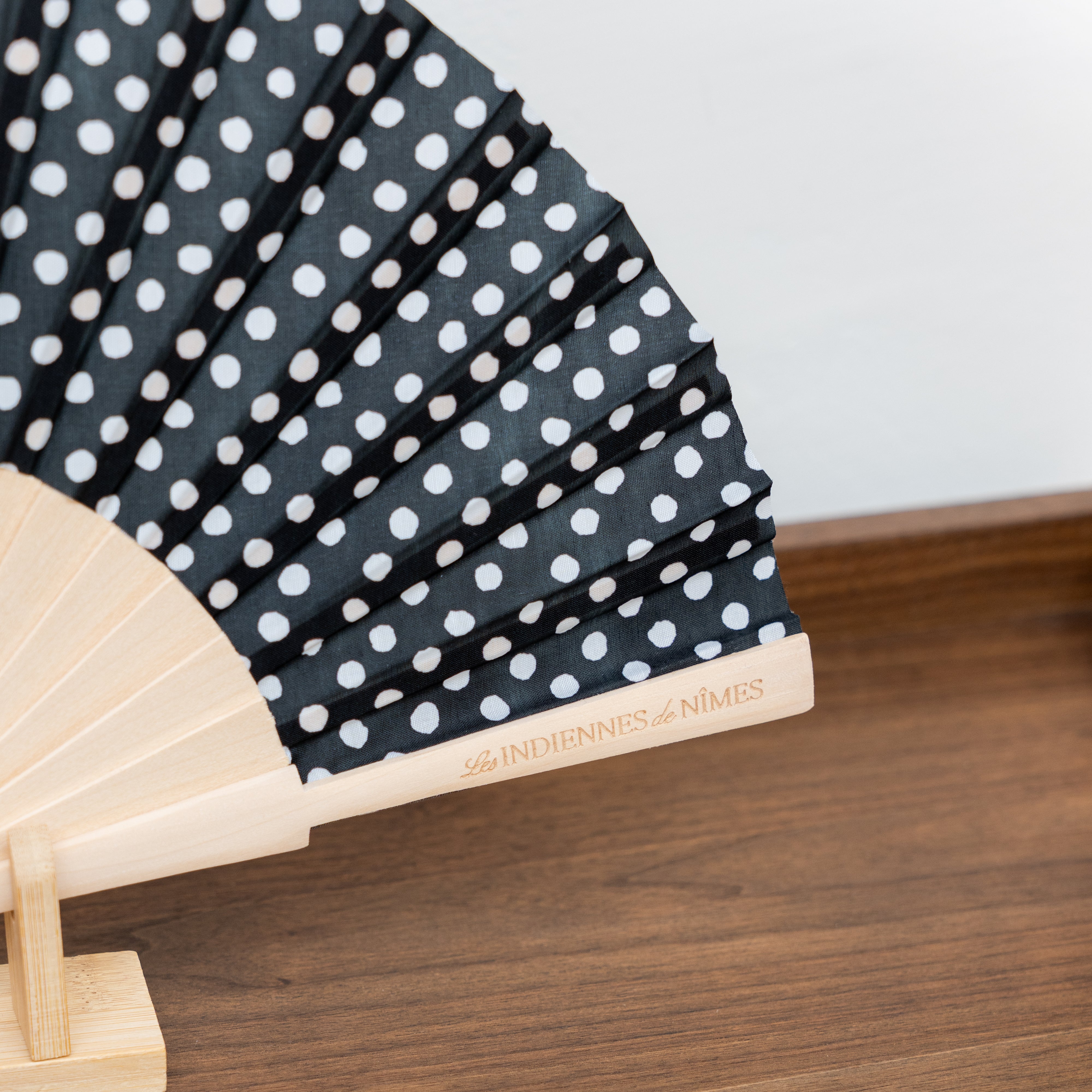 EVENTAIL INDIENNES Pois Gipsy Noir